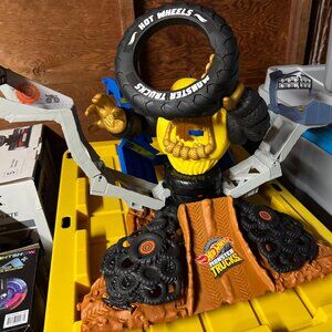 Hot Wheels Monster Trucks Arena Smashers Mega-Wrex Vs. Crushzilla
